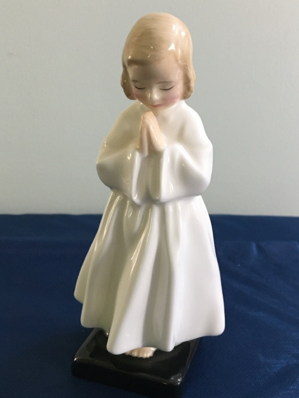 Royal Doulton “Bedtime” HN1978 Porcelain Figurine – Vintage Ceramic Collectible